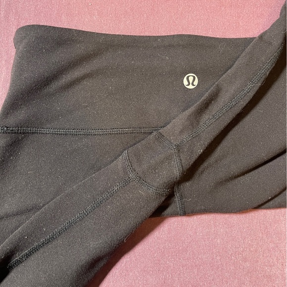 Lululemon Align Crop Leggings in black Capri Pants - Size 4 - EUC - Picture 7 of 7